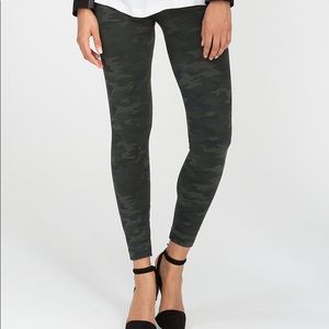 Spank Camo leggings